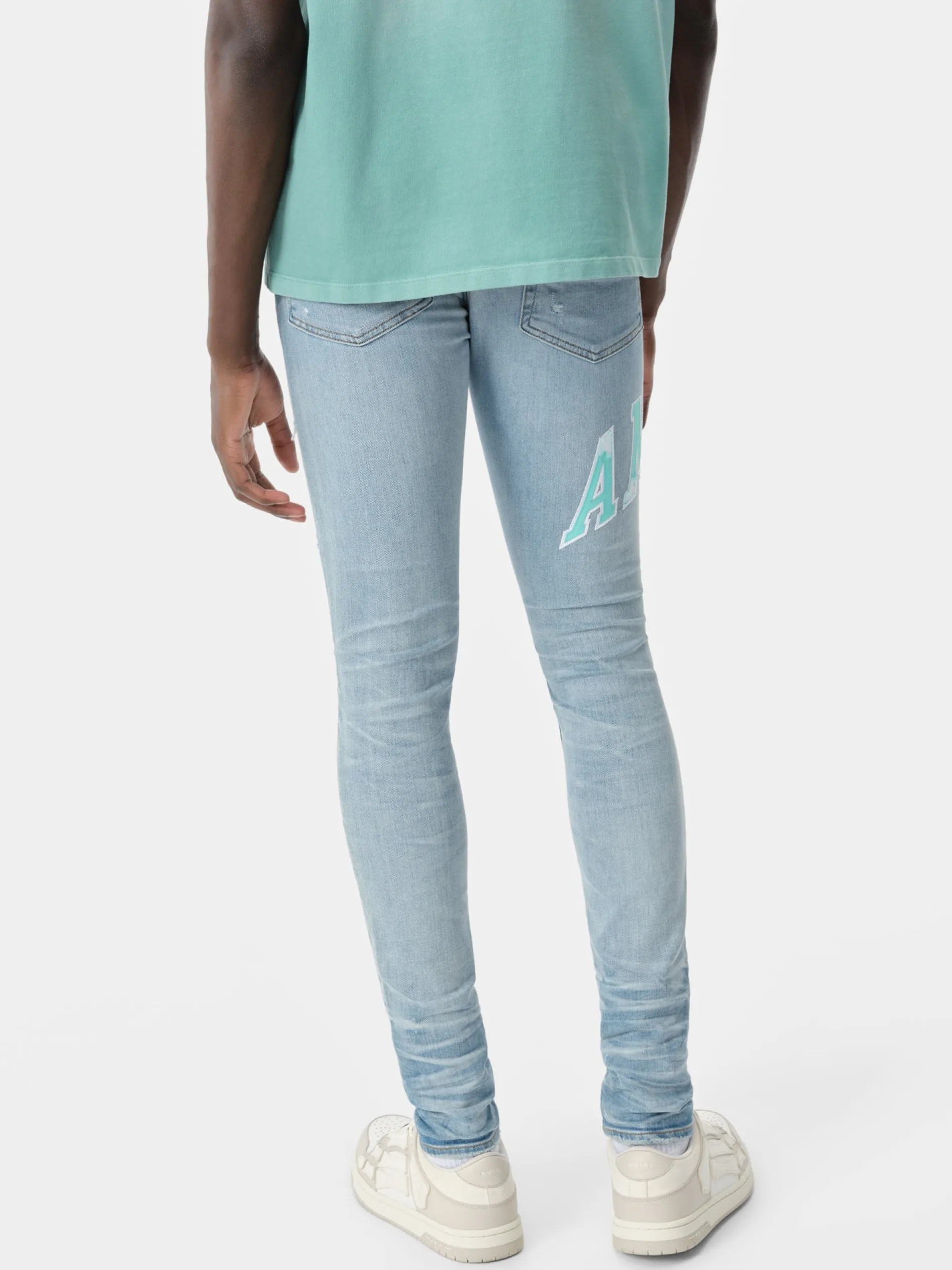 AMIRI Denim<VARSITY LOGO REPAIR JEAN PERFECT INDIGO